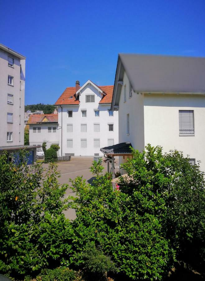 Rooms-Zimmer Neuhausen Am Rheinfall Exterior foto